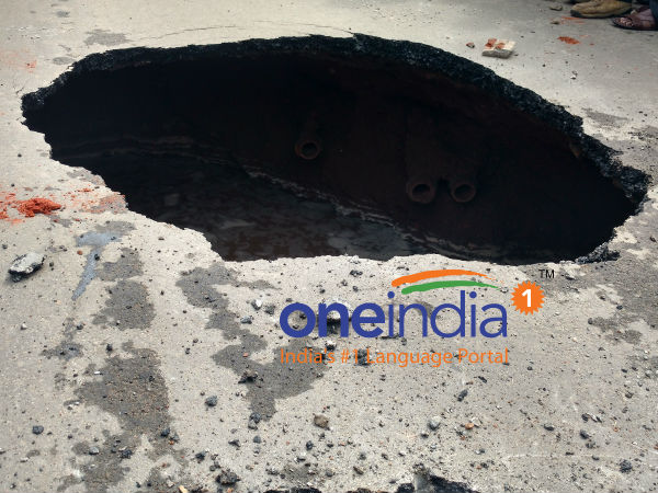 Big hole causes traffice snarl in Karur