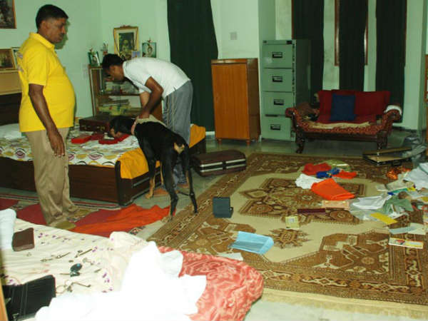 மனைவி மீதும் தாக்குதல்