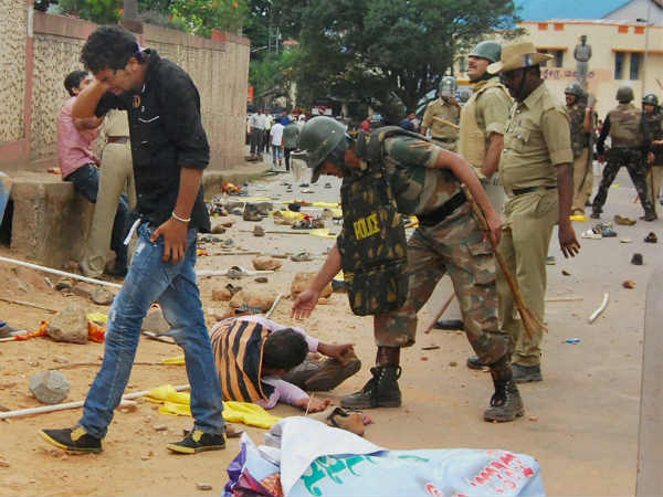Girish Karnad says sorry after gets death threat for Tipu comment Girish Karnad says sorry after gets death threat for Tipu comment