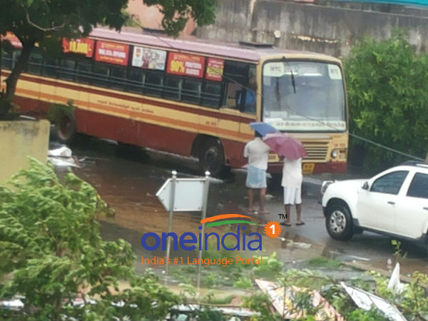 சூழ்ந்த தண்ணீர்