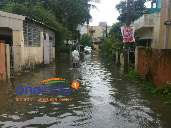 தேங்கிய வெள்ளநீர்