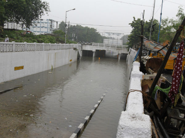 தேங்கிய தண்ணீர்