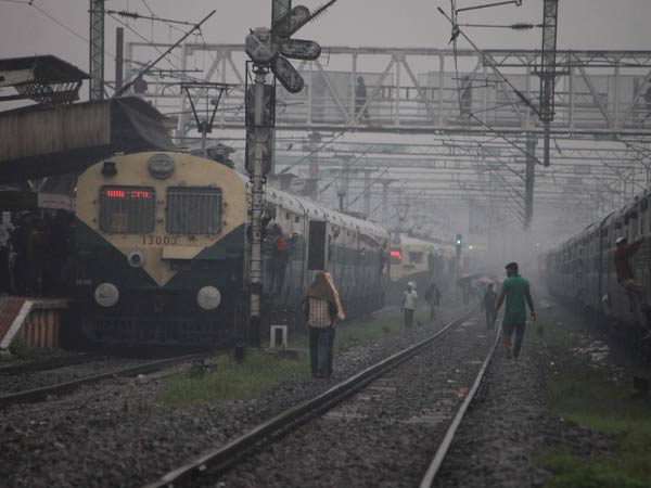 தண்ணீர் வடிய வேண்டும்