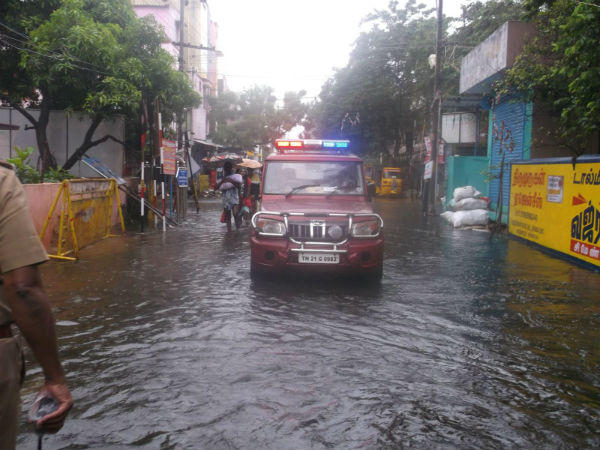 Chennai and sububrs float in flood water
