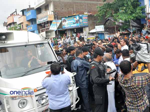 Jayalalithaa visits rain affected chennai areas