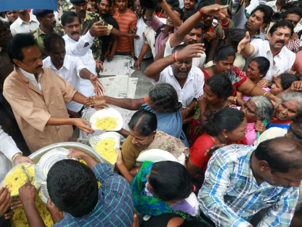 பாதிக்கப்பட்டவர்களுக்கு ஆறுதல்