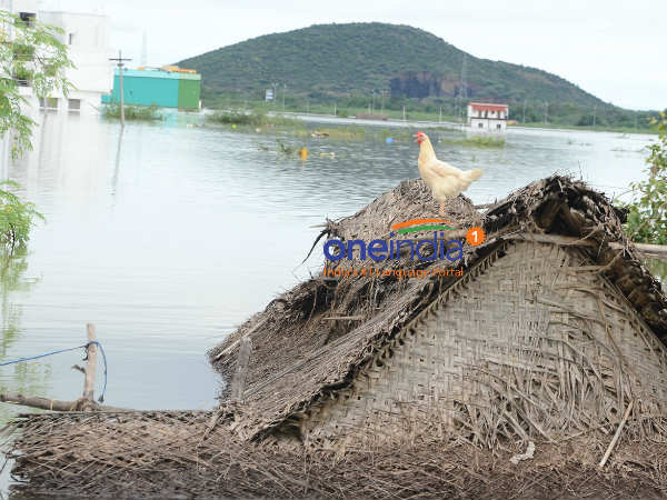 இன்னும் வெளியேறாத தண்ணீர்