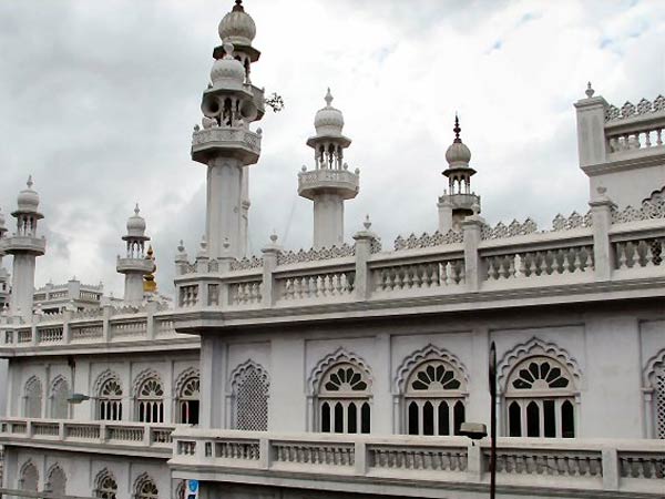 வெள்ளிக்கிழமைகளில்