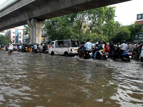 ஏரிகள் உடைப்பால் சிக்கல்