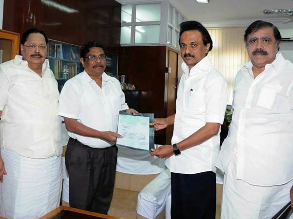 செய்தியாளர்களுக்கு மறுப்பு செய்தியாளர்களுக்கு மறுப்பு