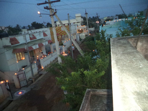 பட்டாசு வெடித்து கொண்டாட்டம்