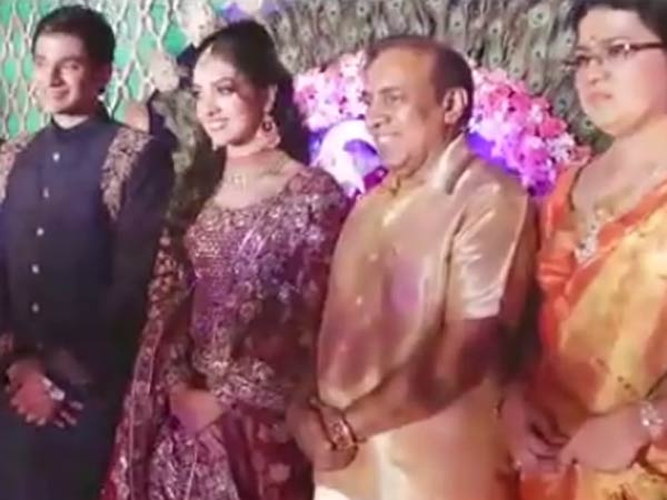 26க்கும் மேற்பட்ட நிறுவனங்கள்