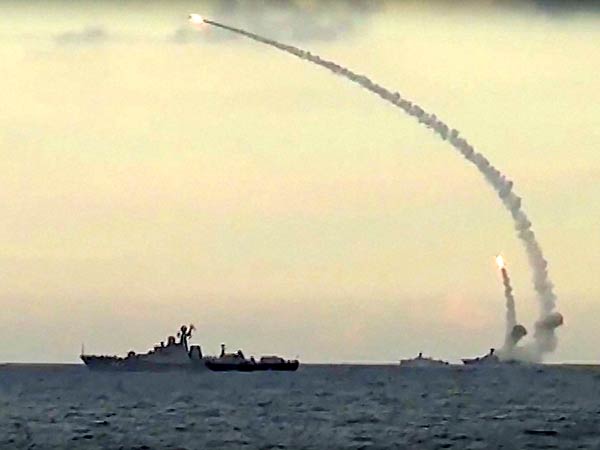 போக்கப்பலில் இருந்தும் தாக்குதல்