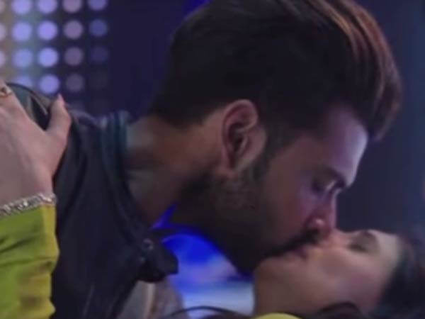 முத்தக்காட்சி...