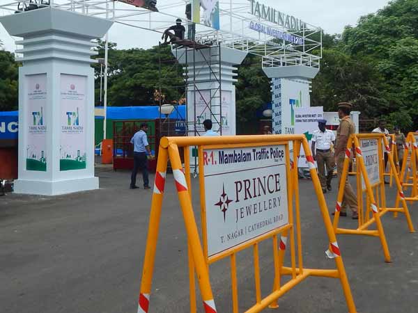 சின்னாபின்னமாக சாலைகள்