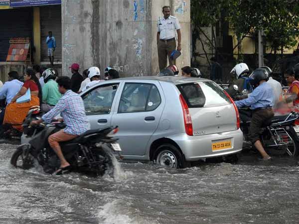 Another spell of heavy rain makes Chennai traffic worse Another spell of heavy rain makes Chennai traffic worse