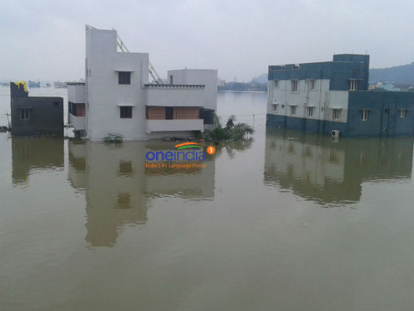 வீட்டுக்குள் முடக்கம் 