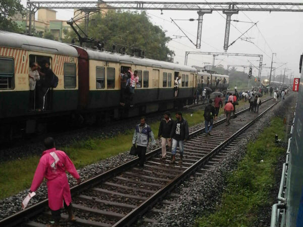 மாற்றுப்பாதையில் ரயில்கள்