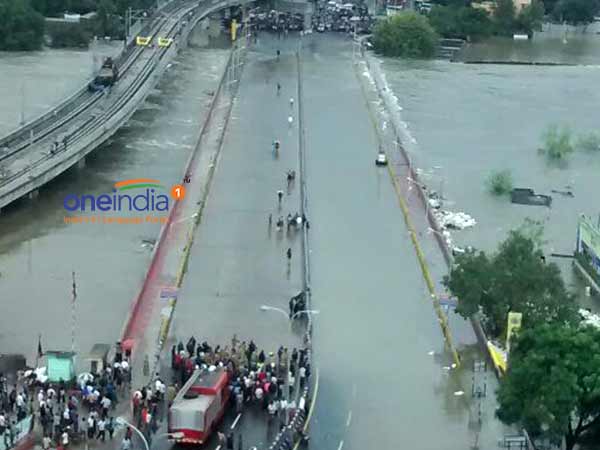 Flooded Adyar river threatens traffic Flooded Adyar river threatens traffic