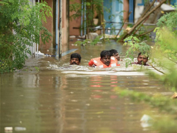 படகுகளில் மீட்பு படகுகளில் மீட்பு