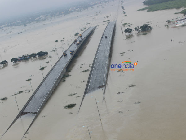 கே.கே.நகரில் வீடுகள் முழ்கின