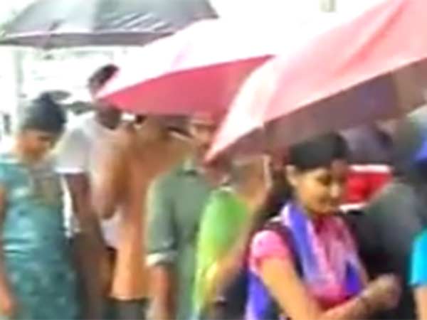 மெட்ரோ ரயிலில் கோயம்பேடு பயணம்