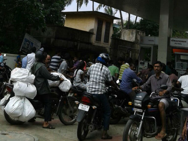 Diesel and Petrol scarcity leads to traffic jams in Chennai