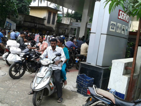 Diesel and Petrol scarcity leads to traffic jams in Chennai