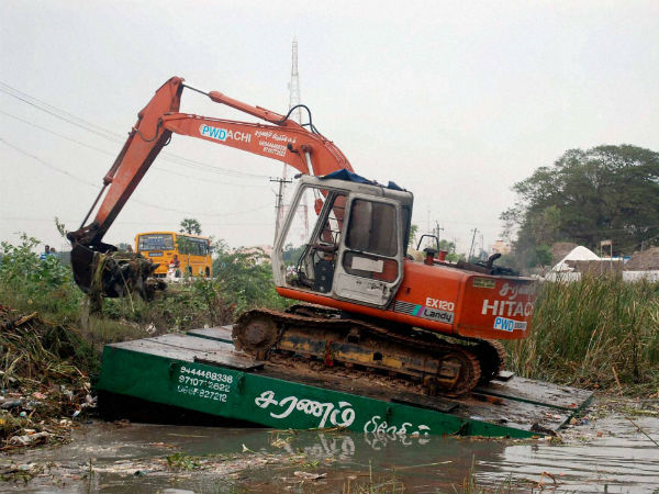 வெள்ளம் சூழ்ந்த கடலூர்