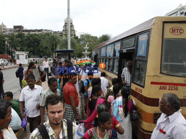 குடையோடு பயணம்