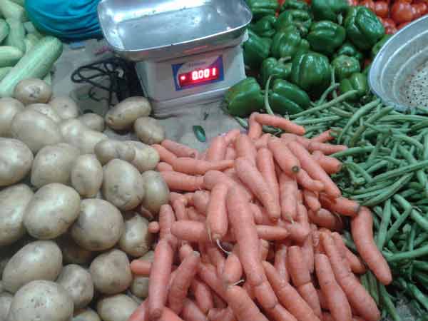 32 இடங்களில் காய்கறிகள் விற்பனை