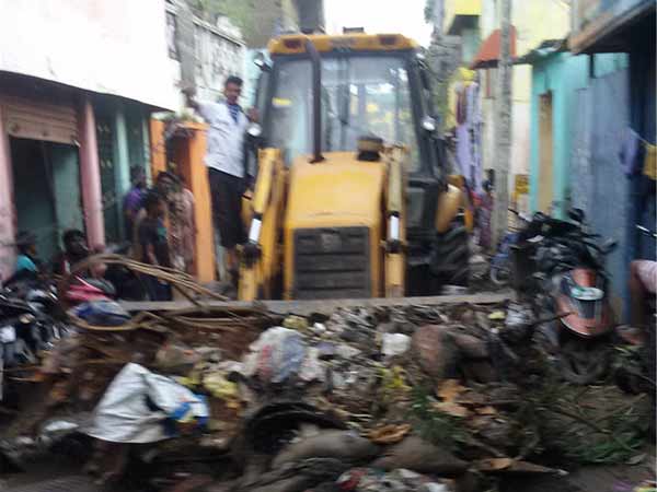 தெருவைப் பெருக்கி