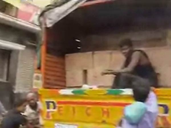 என்னா சின்சியாரிட்டி...