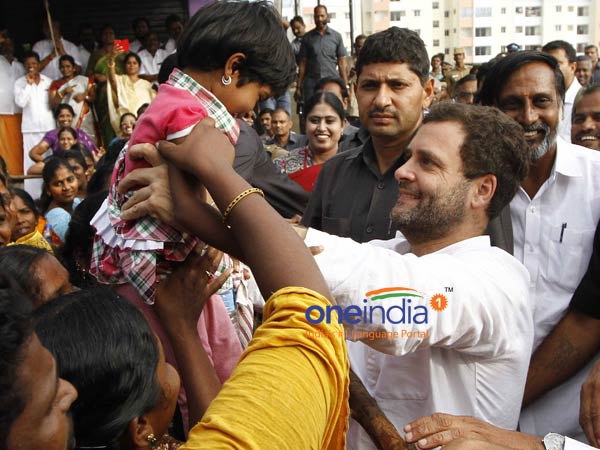 மலர்தூவி வரவேற்பு 