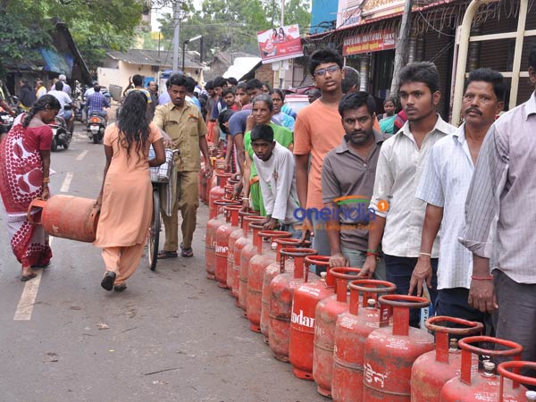 1000க்கும் மேற்பட்டோர்... 