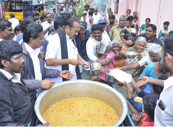 15000 பேருக்கு உணவு