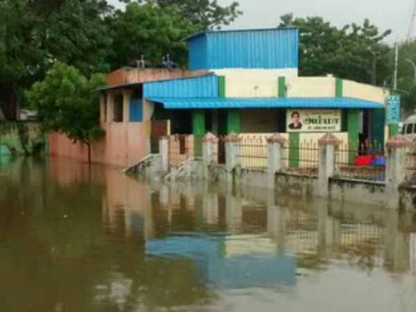 ஹோட்டலை சுற்றி வெள்ளம்