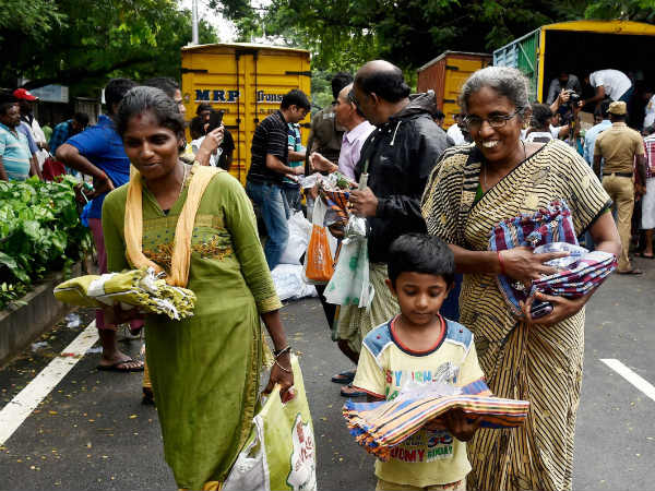 ரேஷன் கார்டு அல்லது வங்கிக் கணக்குப் புத்தகம்