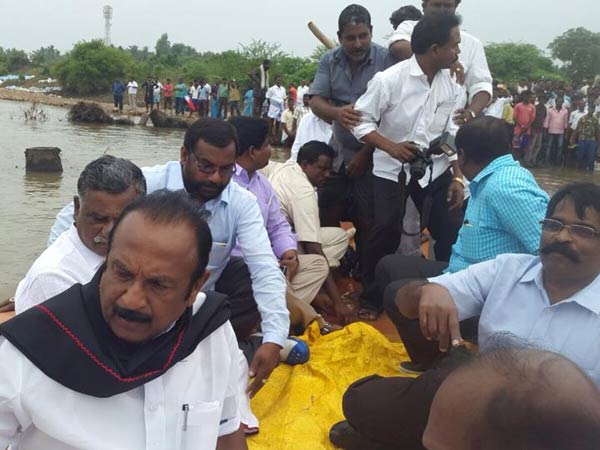 தொழில்கள் முடக்கம்