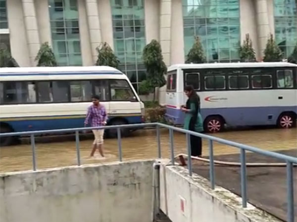  பணியாளர்களுக்குத் தடை