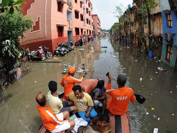 வெள்ளத்தில் மூழ்கிய சென்னை