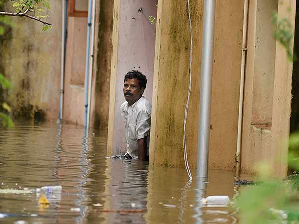 அழையா விருந்தாளியான கழிவுநீர்...