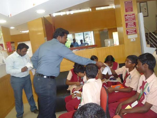 Karaikudi school students learn how banks are operating