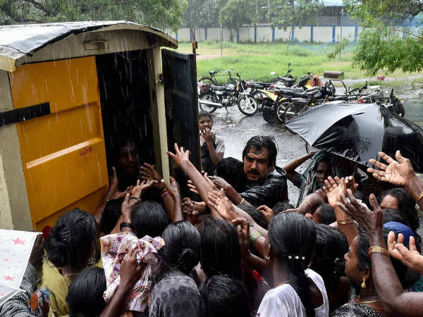 ஆள் பார்த்து நிவாரணம்