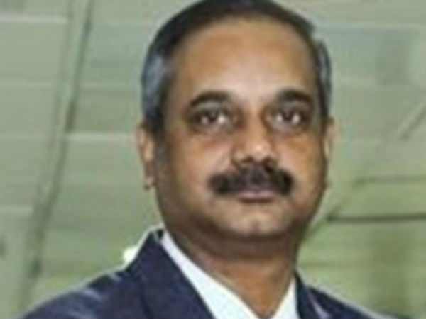 CBI raids Kejriwal's secretary office, gets 2.4 Lakhs & land documents CBI raids Kejriwal's secretary office, gets 2.4 Lakhs & land documents