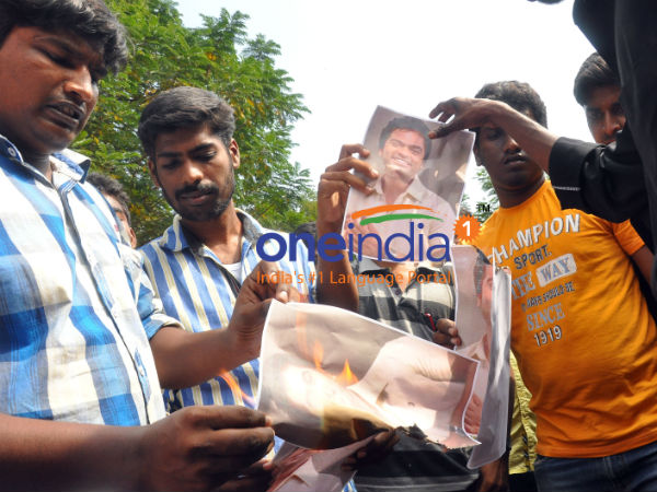 உருவ பொம்மை எரிப்பு உருவ பொம்மை எரிப்பு