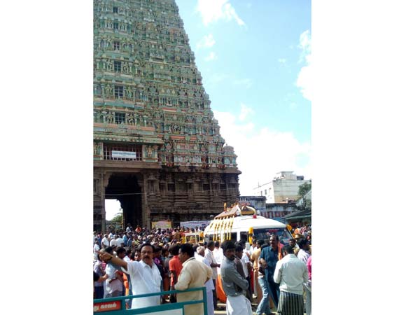 கொடியேற்றத்துடன் துவக்கம்: