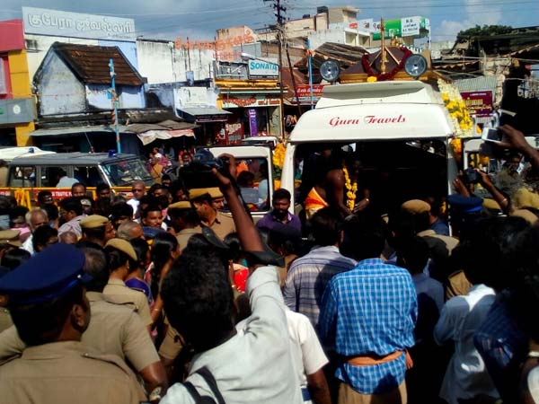 தங்க வாள் உற்சவம்: