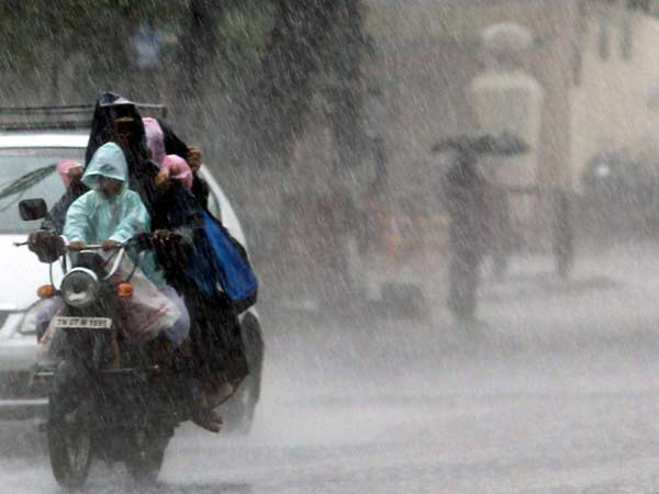 வீடுகளுக்குள் வெள்ளம்