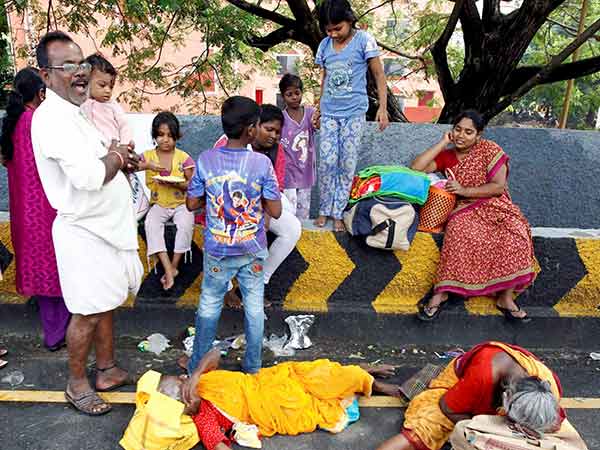 வீதிகளில் தஞ்சம்